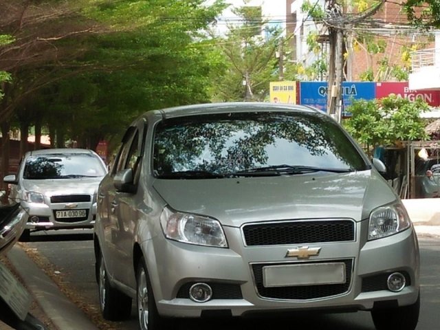 Bán ô tô Chevrolet Aveo LT năm sản xuất 2015, màu bạc