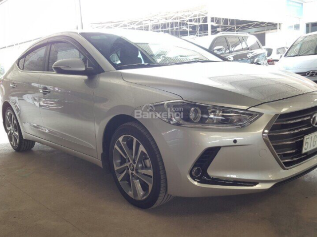 Bán Elantra 04/2017 biển Sài Gòn, chạy 21.000km chuẩn đẹp long lanh