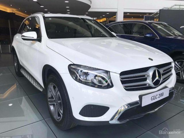 Bán xe Mercedes GLC 200 màu trắng, giá tốt, giao xe ngay