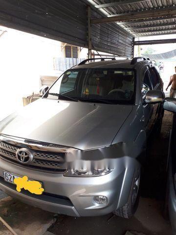 Cần bán lại xe Toyota Fortuner V sản xuất năm 2011, màu xám chính chủ giá cạnh tranh