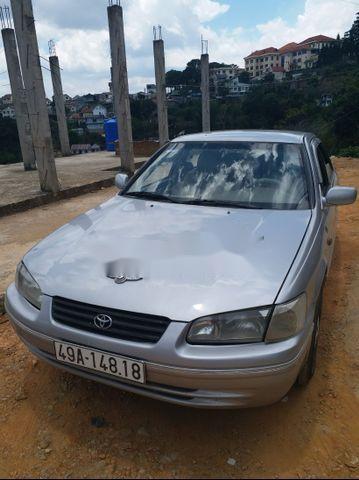 Cần bán lại xe Toyota Camry GLI sản xuất năm 1998, màu bạc, nhập khẩu nguyên chiếc, 180 triệu