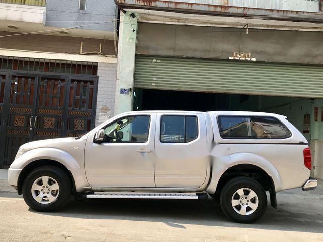 Cần bán Nissan Navara LE 4x4 đời 2011, màu bạc, 380tr