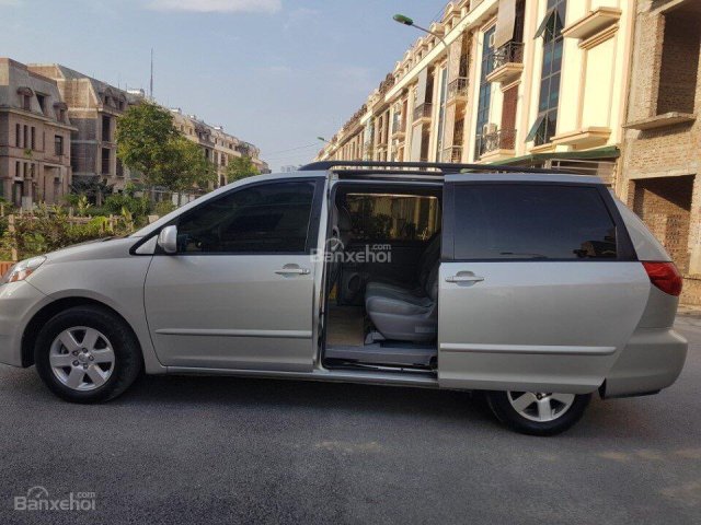 Cần bán xe Toyota Sienna LE sản xuất năm 2009, màu bạc, nhập khẩu nguyên chiếc