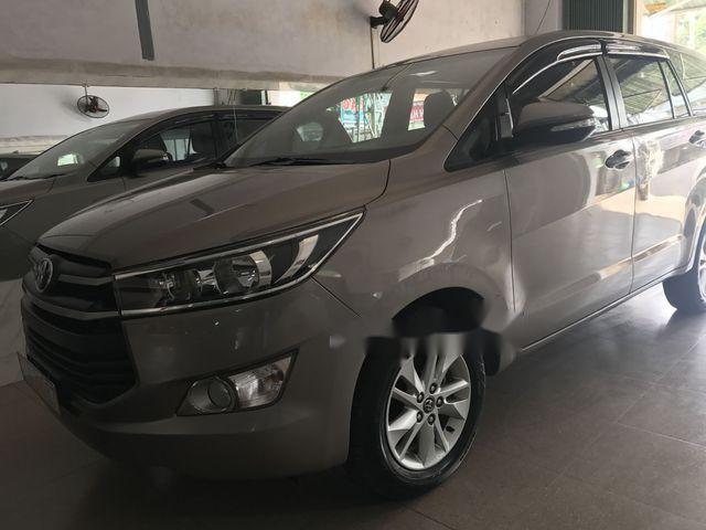 Cần bán xe Toyota Innova đời 2016 số sàn, 695tr