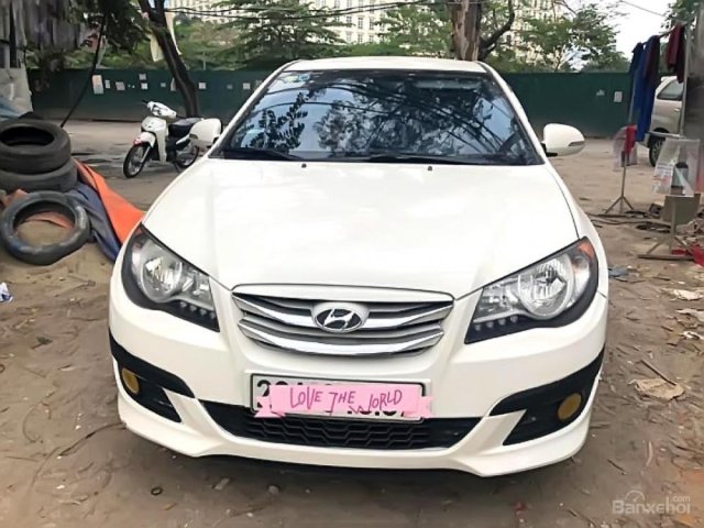 Cần bán gấp Hyundai Avante đời 2013, màu trắng, giá tốt