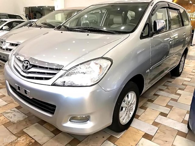 Bán Toyota Innova 2010, màu bạc xe gia đình, giá tốt