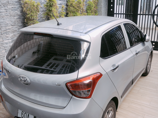 Gia đình Bán xe Hyundai Grand i10 1.2 AT 2016, màu bạc, nhập khẩu nguyên chiếc