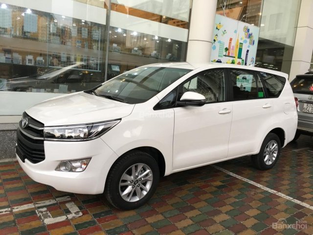 Bán xe Toyota Innova mới, màu bạc, 746 triệu, hỗ trợ trả góp lãi suất ưu đãi