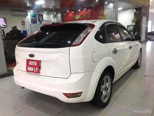 Bán xe Ford Focus 1.8 AT 2011, màu trắng giá cạnh tranh