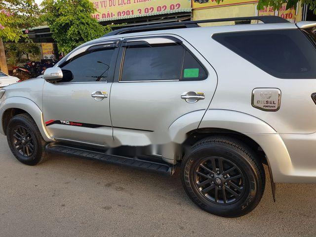 Cần bán gấp Toyota Fortuner sản xuất năm 20150