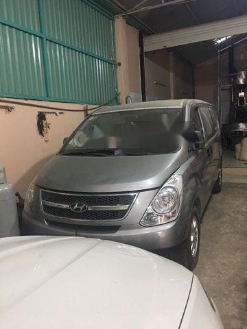 Bán Hyundai Starex năm sản xuất 2011, màu xám