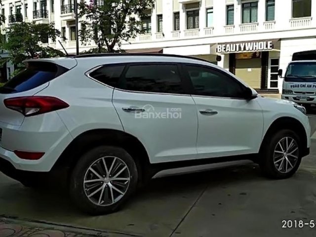 Cần bán xe Hyundai Tucson năm sản xuất 2016, màu trắng, nhập khẩu Hàn Quốc, 875 triệu