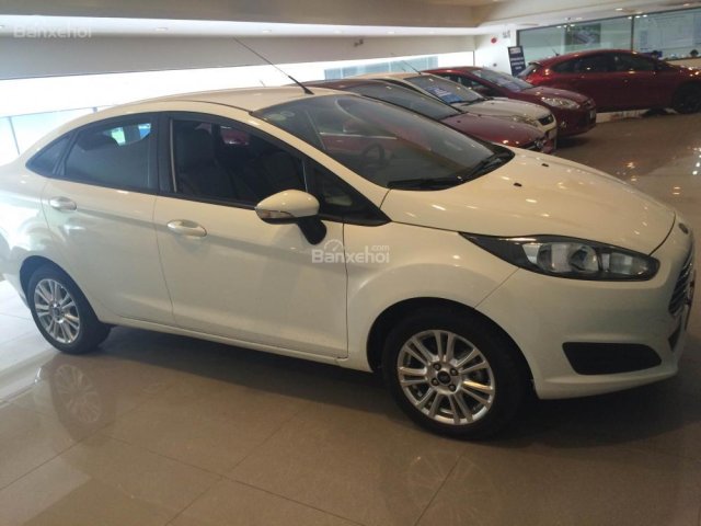 Cần bán Ford Fiesta 1.5L 4 cửa trend đời 2014, màu trắng