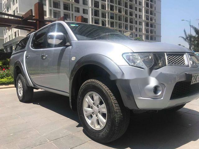 Bán Mitsubishi Triton 2.5 4x4 2012, màu bạc như mới, giá 372tr