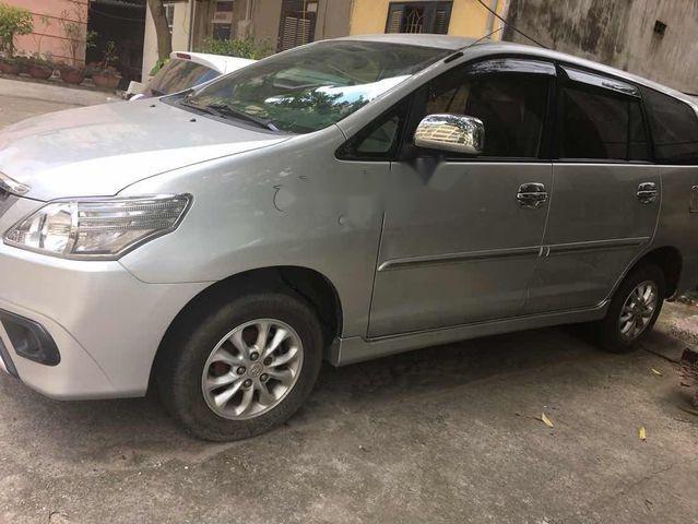 Cần bán lại xe Toyota Innova sản xuất năm 2014, màu bạc, giá chỉ 580 triệu