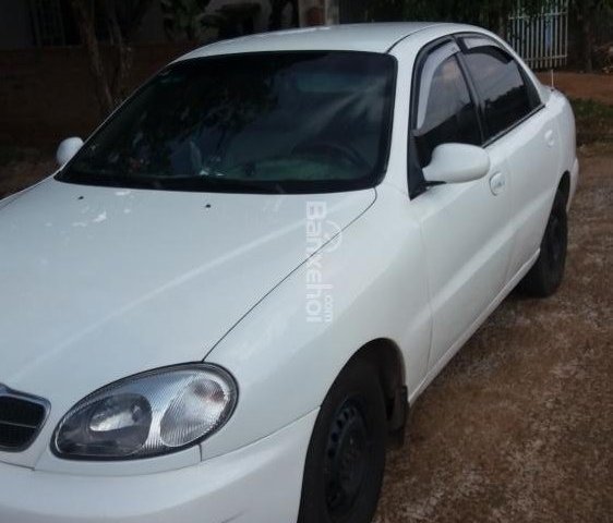 Cần bán Daewoo Lanos đời 2002, màu trắng