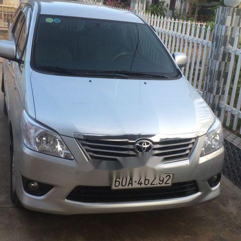 Cần bán Toyota Innova năm sản xuất 2013, màu bạc, giá tốt