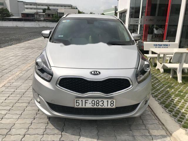 Cần bán Kia Rondo 1.7 AT năm sản xuất 2016, màu bạc xe gia đình, giá tốt