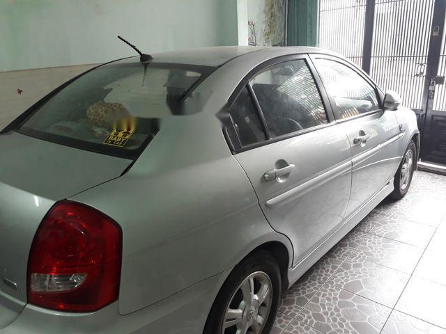 Cần bán Hyundai Verna 2010, màu bạc, nhập khẩu nguyên chiếc số tự động, giá chỉ 270 triệu