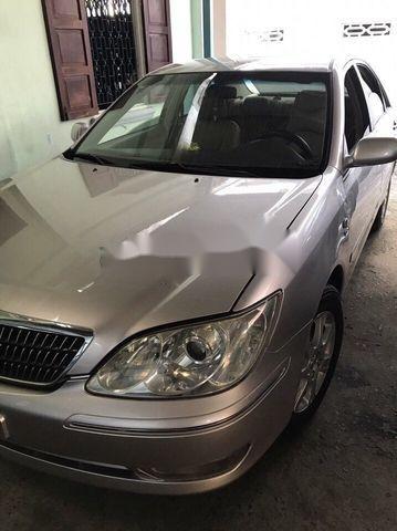 Cần bán gấp Toyota Camry 2.4 đời 2005, màu bạc số sàn, giá chỉ 385 triệu