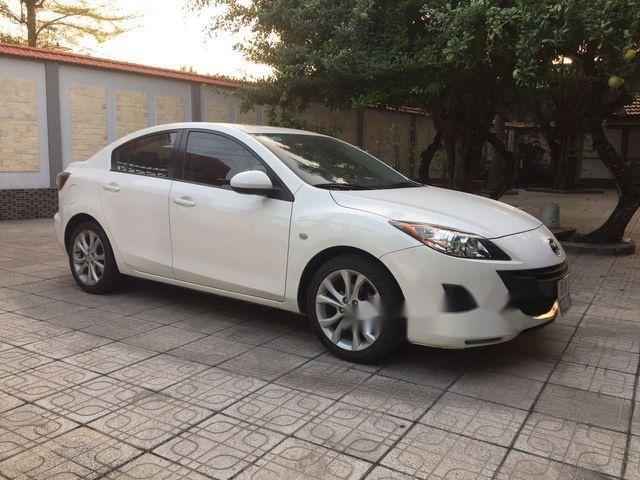 Cần bán xe Mazda 3 đời 2011, màu trắng số sàn