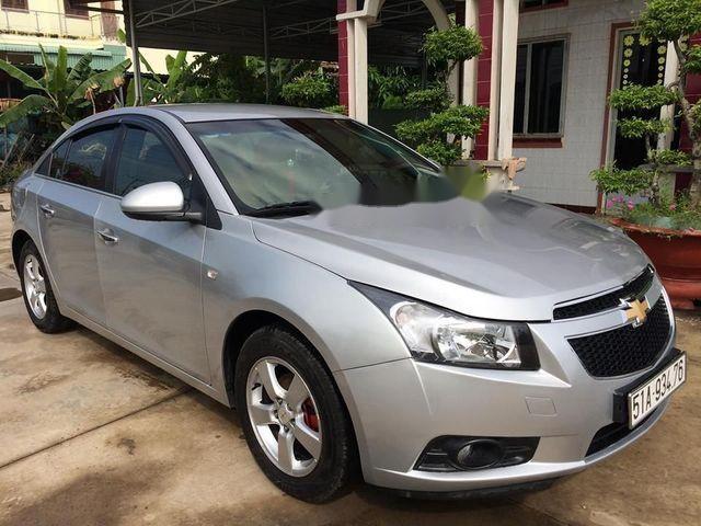 Bán xe Chevrolet Cruze LS 2014, màu bạc chính chủ, giá tốt