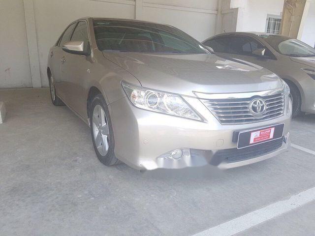 Bán Toyota Camry 2.5Q năm sản xuất 2013, màu vàng 