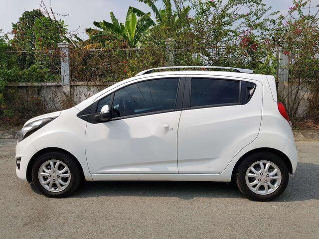 Bán Chevrolet Spark LT 2017, màu trắng