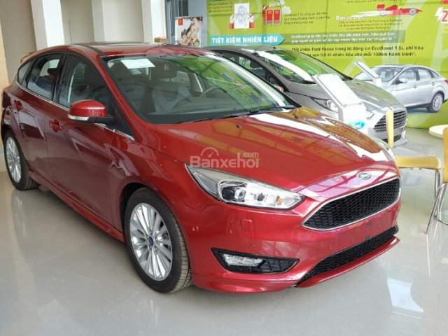 Cần bán xe Ford Focus Sport 5D Ecoboost 1.5L năm sản xuất 2018, màu đỏ, giá cả thương lượng