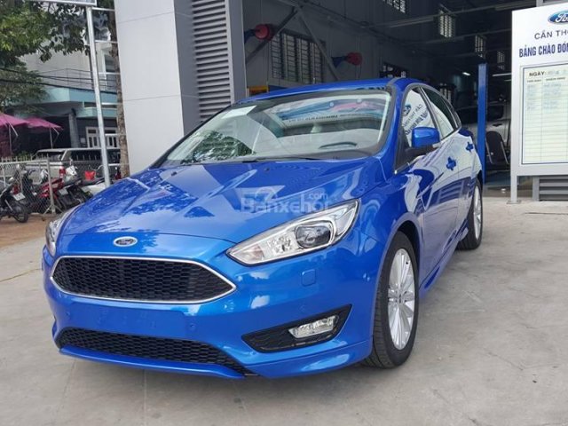 Bán Ford Focus Sport 5D 1.5L Ecoboost sản xuất 2018, màu xanh, giá cạnh tranh