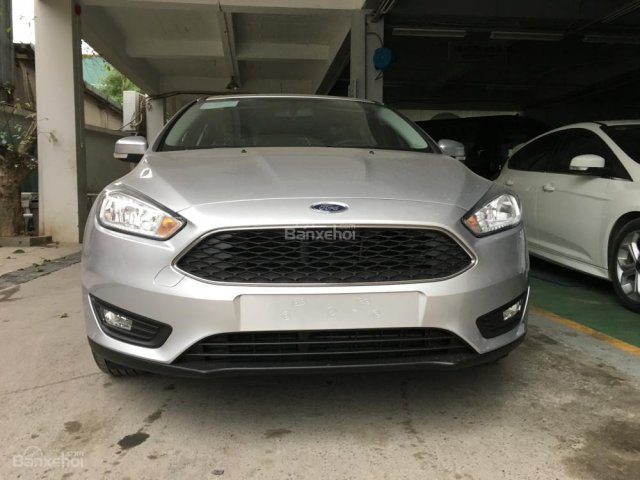 Cần bán xe Ford Focus 5D Sport Ecoboost 1.5L 2018, màu bạc, giá tốt, xe chính hãng