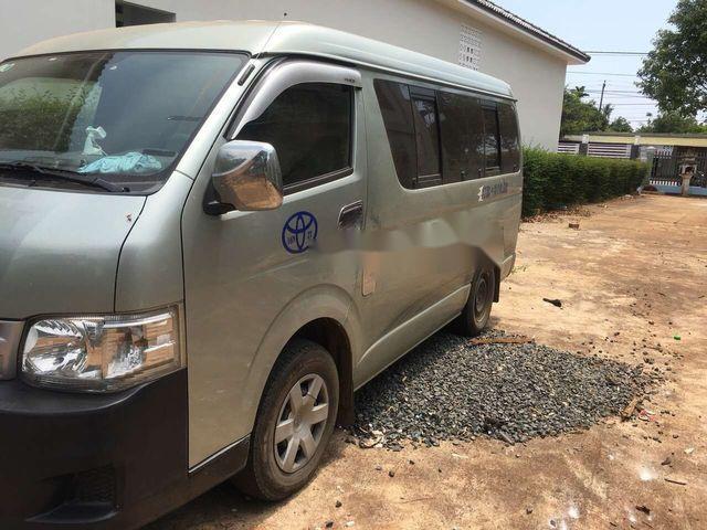 Bán xe Toyota Hiace 2014, màu bạc, giá tốt