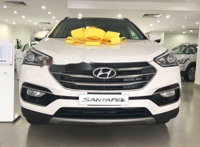 Cần bán xe Hyundai Santa Fe năm 2018, màu trắng, giá tốt