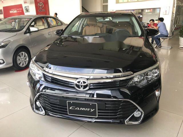 Bán Toyota Camry đời 2018, màu đen