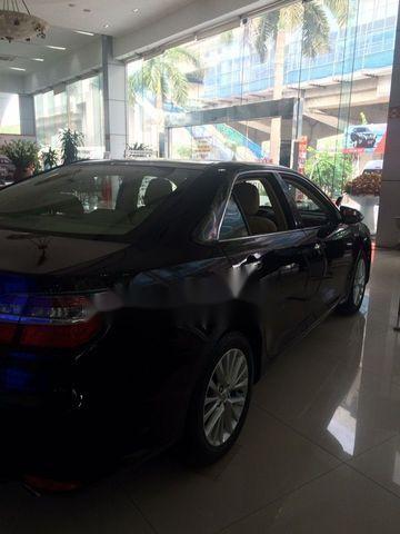 Bán Toyota Camry 2.0E AT năm sản xuất 2018, màu đen, 950 triệu