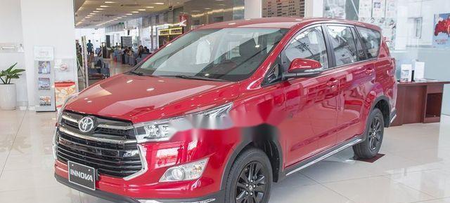 Cần bán Toyota Innova Venturer đời 2018, màu đỏ