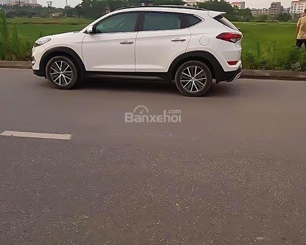 Cần bán xe Hyundai Tucson đời 2015, màu trắng, nhập khẩu Hàn Quốc