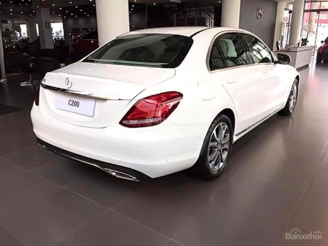 Bán Mercedes C200 năm 2018, màu trắng