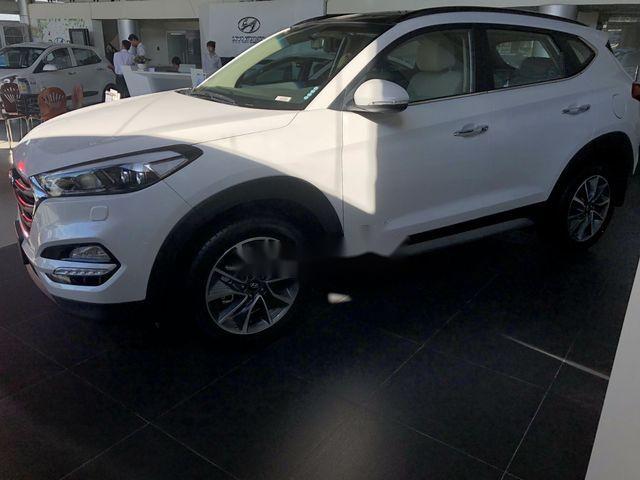 Bán ô tô Hyundai Tucson đời 2018, màu trắng, giá tốt