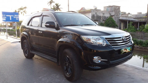 Cần bán gấp Toyota Fortuner AT năm sản xuất 2016, màu đen chính chủ, giá tốt