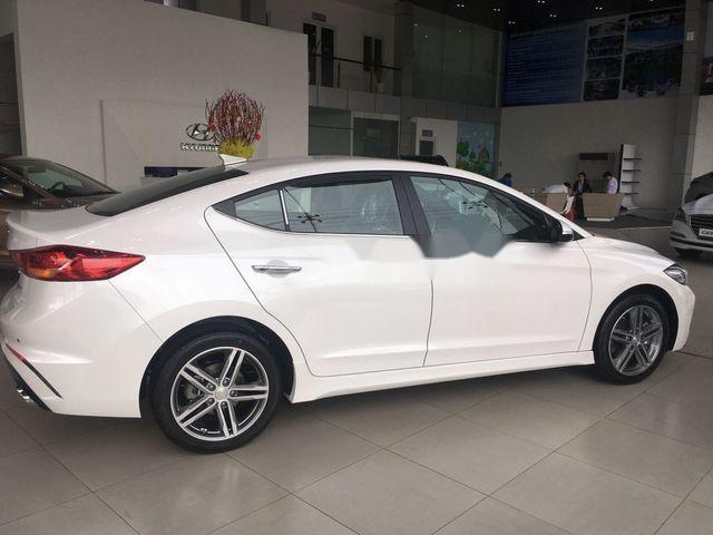 Bán ô tô Hyundai Elantra Sport 2018, màu trắng, 729tr