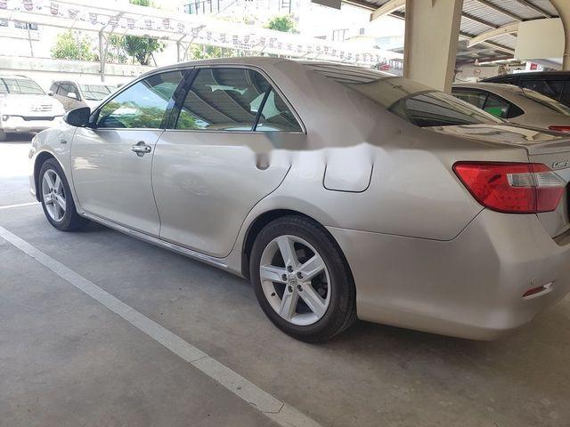 Cần bán xe Toyota Camry 2.5Q 2013, màu bạc, giá 900tr