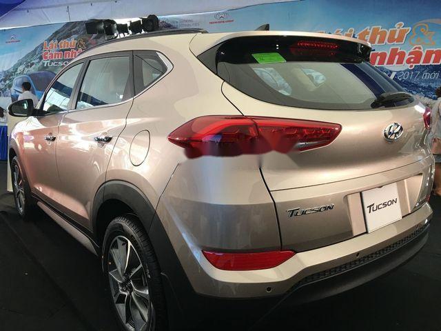 Bán xe Hyundai Tucson 2.0 AT 2WD năm 2018, màu ghi vàng 