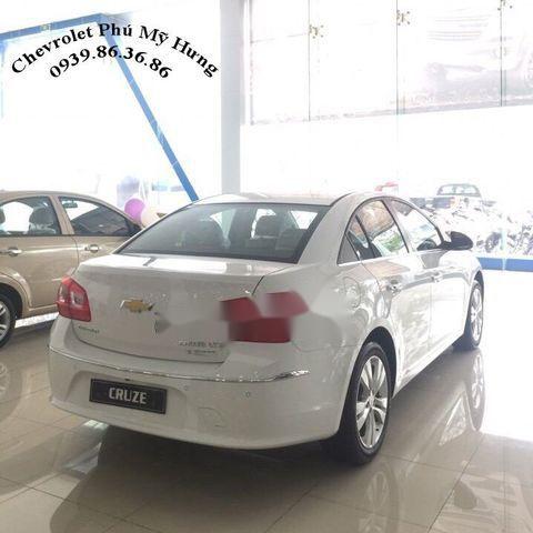 Bán ô tô Chevrolet Cruze đời 2018, màu trắng, giá chỉ 699 triệu