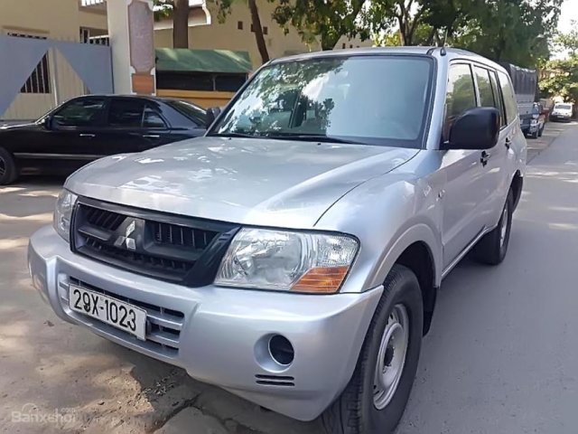 Cần bán xe Mitsubishi Pajero 3.0 đời 2005, màu bạc, nhập khẩu