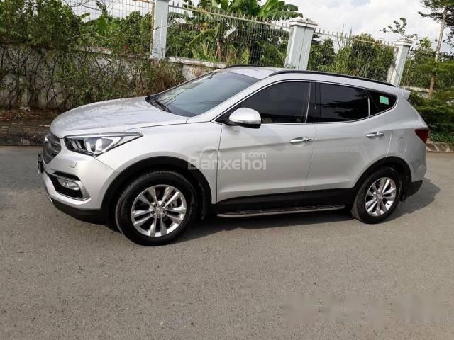 Cần bán xe Hyundai Santa Fe 2017, màu bạc 2.4