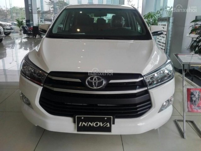 Bán Toyota Innova 2.0E 2018 - Trắng - Full Option - Hỗ trợ trả góp 90%, bảo hành chính hãng 3 năm/Hotline: 0973.306.136