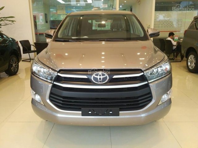 Bán Toyota Innova 2.0E 2018 màu đồng, nội thất Đen - Hỗ trợ trả góp 90%, bảo hành chính hãng 3 năm/Hotline: 0973.306.136