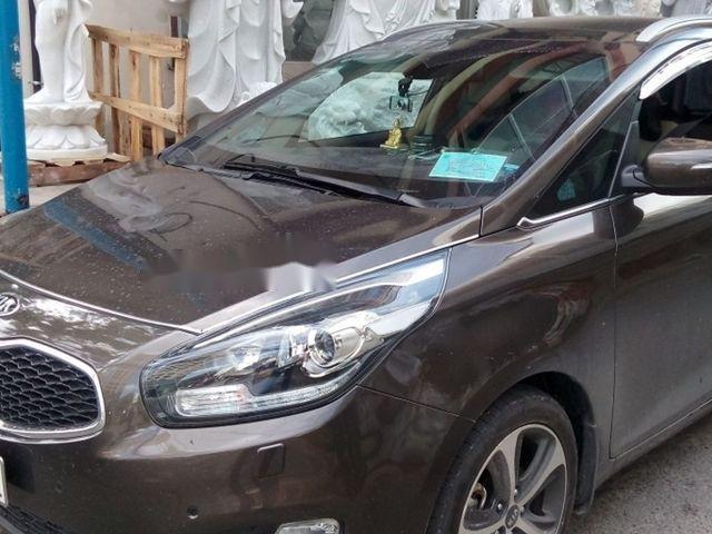 Cần bán lại xe Kia Rondo năm sản xuất 2016, màu nâu xe gia đình, 650 triệu