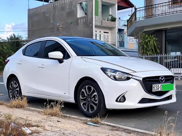 Cần bán Mazda 2 đời 2016, màu trắng số tự động